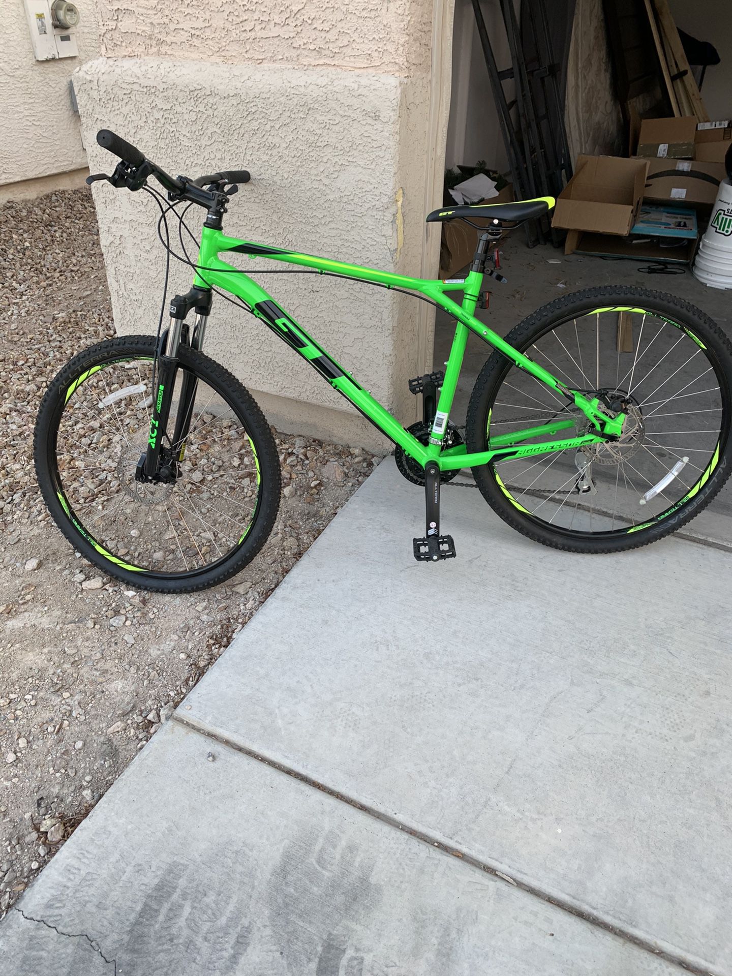 Size L 19” frame size. Brand new GT mtb only used once . Garage kept no time for it.