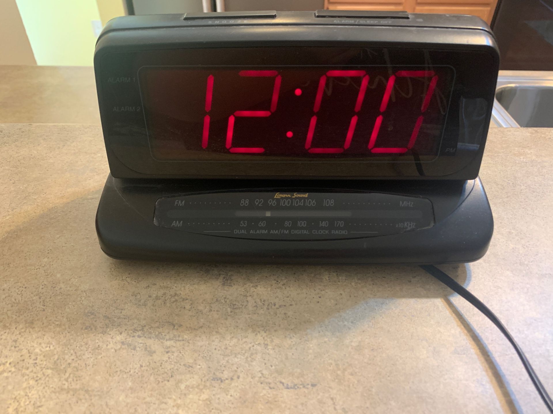 Alarm clock AM/FM radio