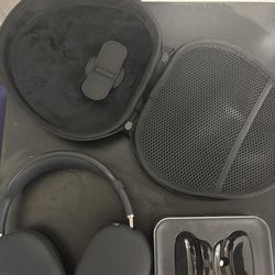 Apple Airmaxes with accessories