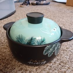 2.5 L Ceramic Casserole Pot . New
