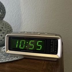 AM / FM Digital Clock Radio