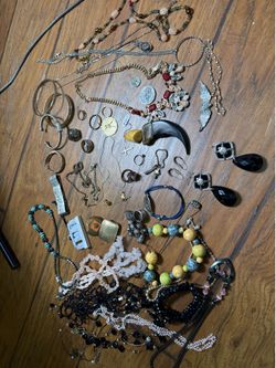Take all assorted Jewelry Lot  Will not separate  Rfs: leaving country