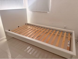 Free Twin bed