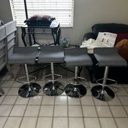 Swivel Bar Stools In Great Condition