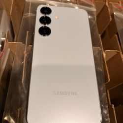 Like New Unlocked Samsung Galaxy S25 (Icy Blue) 128GB