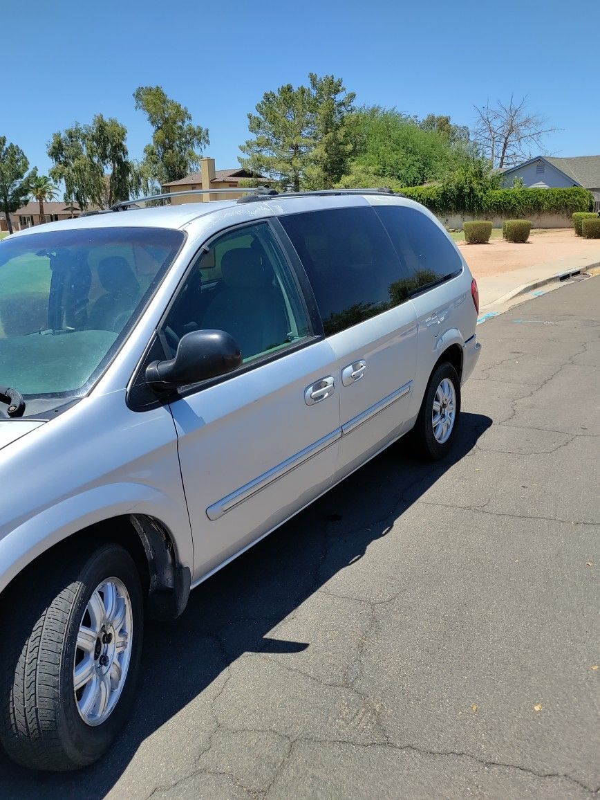 2005 Town And Country 143 K Miles