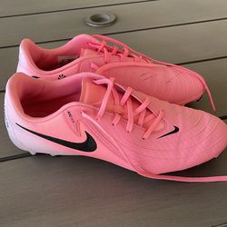 Girls Cleats US7
