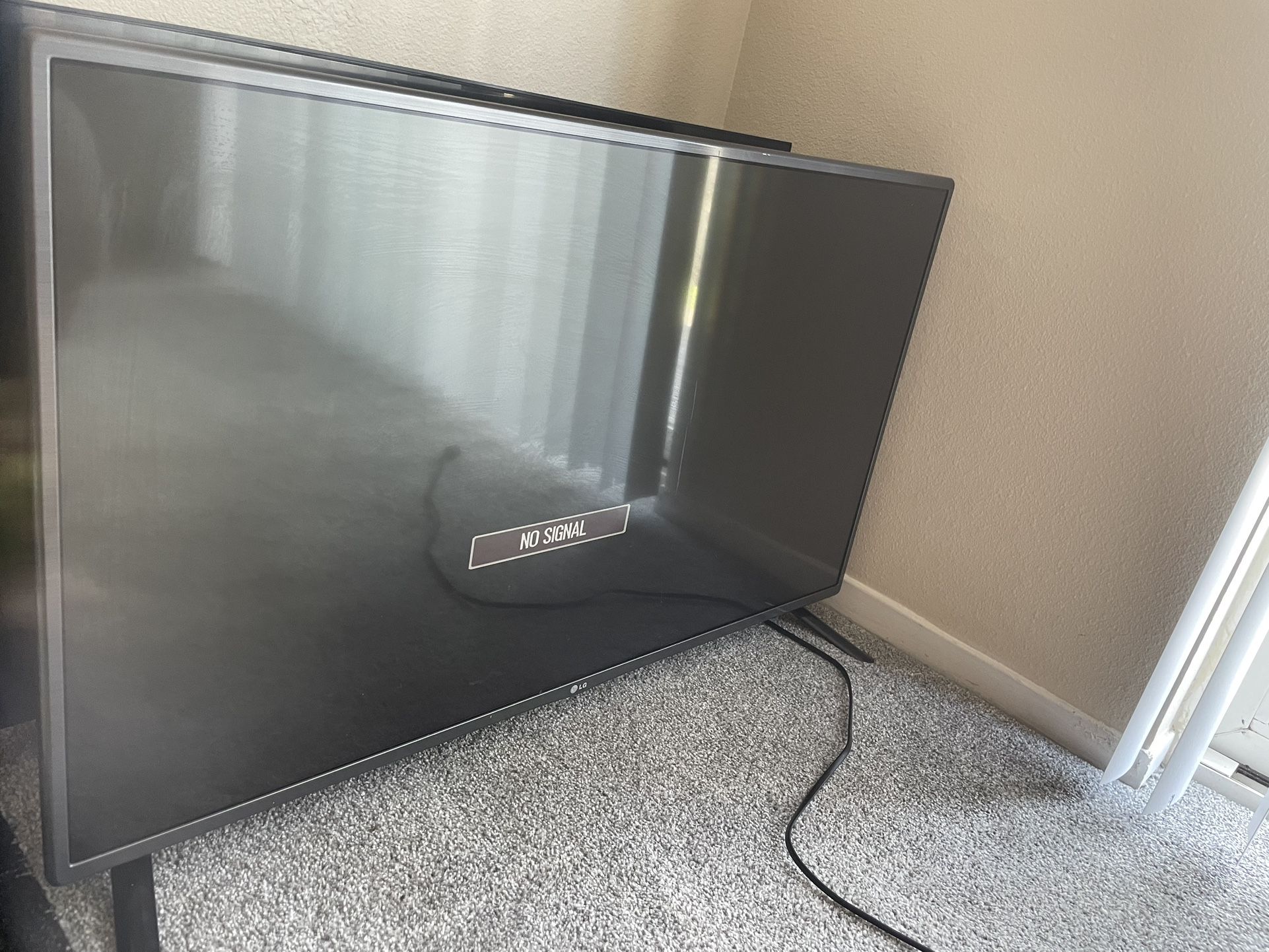 42” LG TV