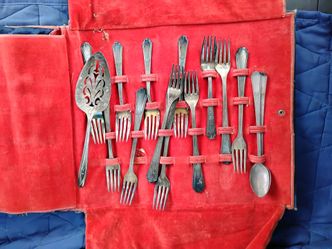 vintage wm rogers sectional IS Louisiana flatware set of 60 in folding case.