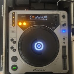 Pioneer CDJ-800 w/case Pair