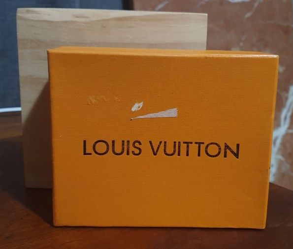 Louis Vuitton Gray Checker Men's Wallet Gently Used