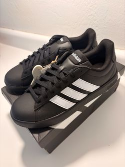 🔥Women’s  Adidas Size 9
