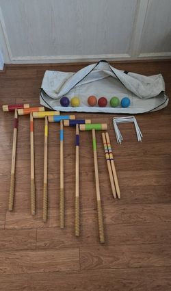 Croquet Game Set In Good Condition!