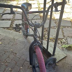 Red dread bike (RED DESCRIPTION)