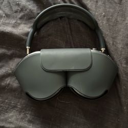 Apple AirPods Max – Excellent Condition + Original Charger