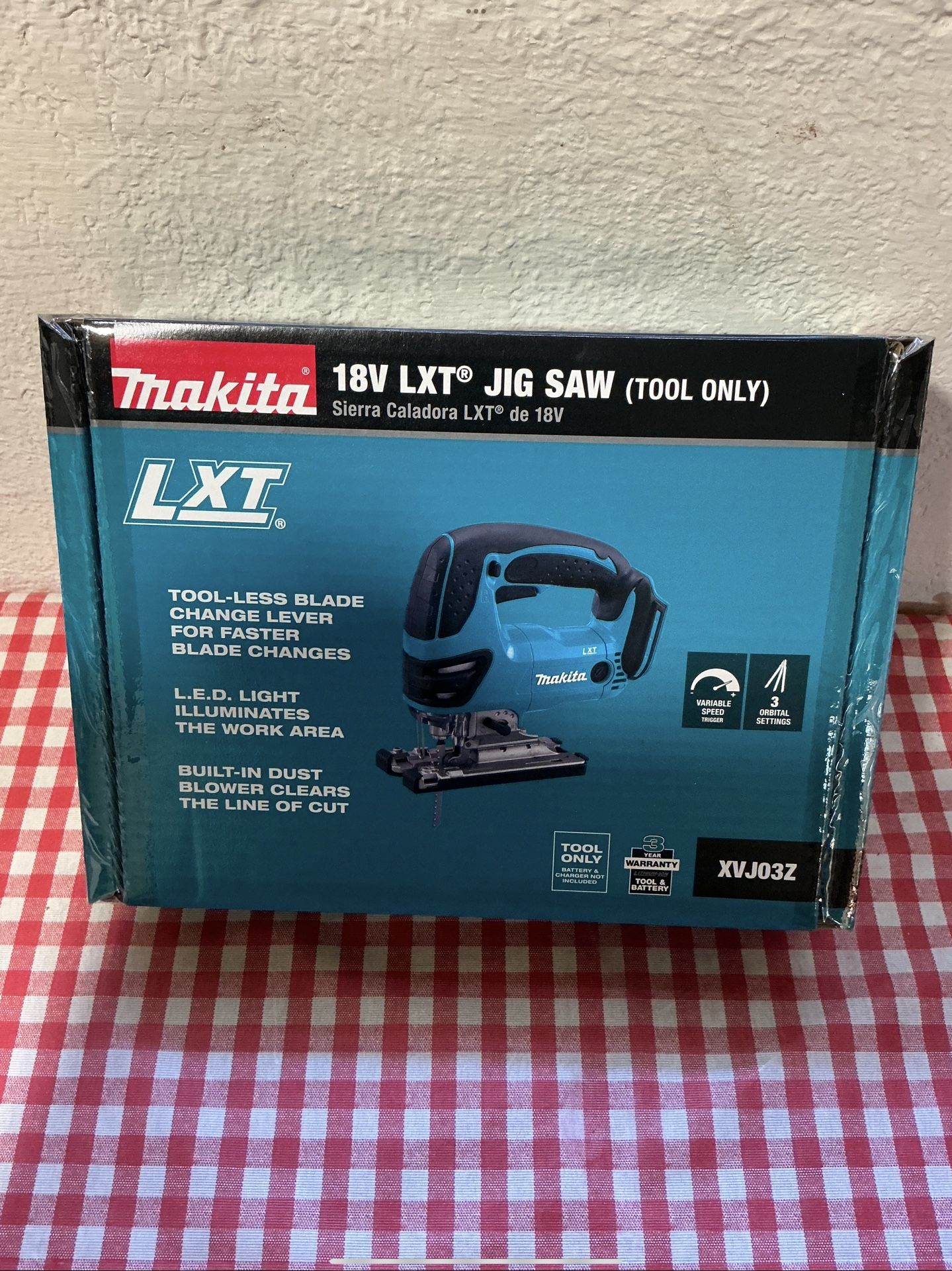 Makita . 18V LXT Lithium-Ion Cordless Variable Speed Jigsaw (Tool-Only).