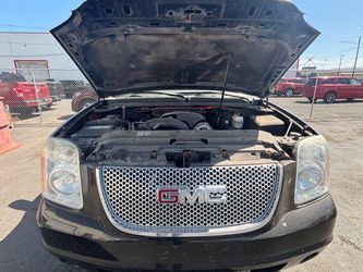 2007 GMC Yukon XL Denali part out