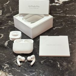 AirPods Pro (wireless charging case)