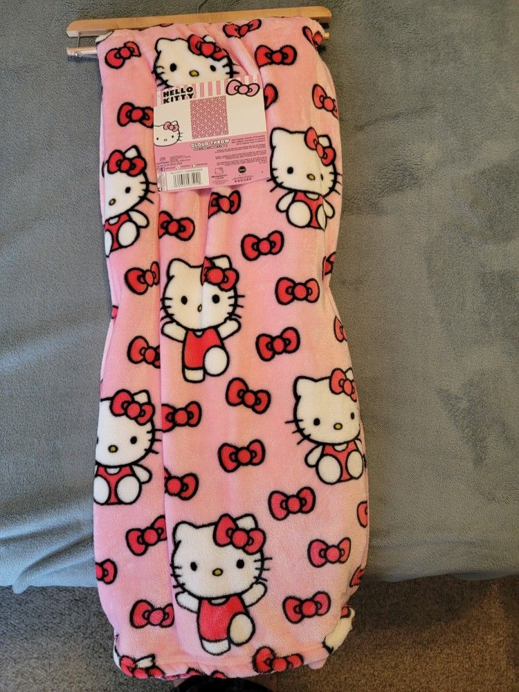 Hello Kitty Throw