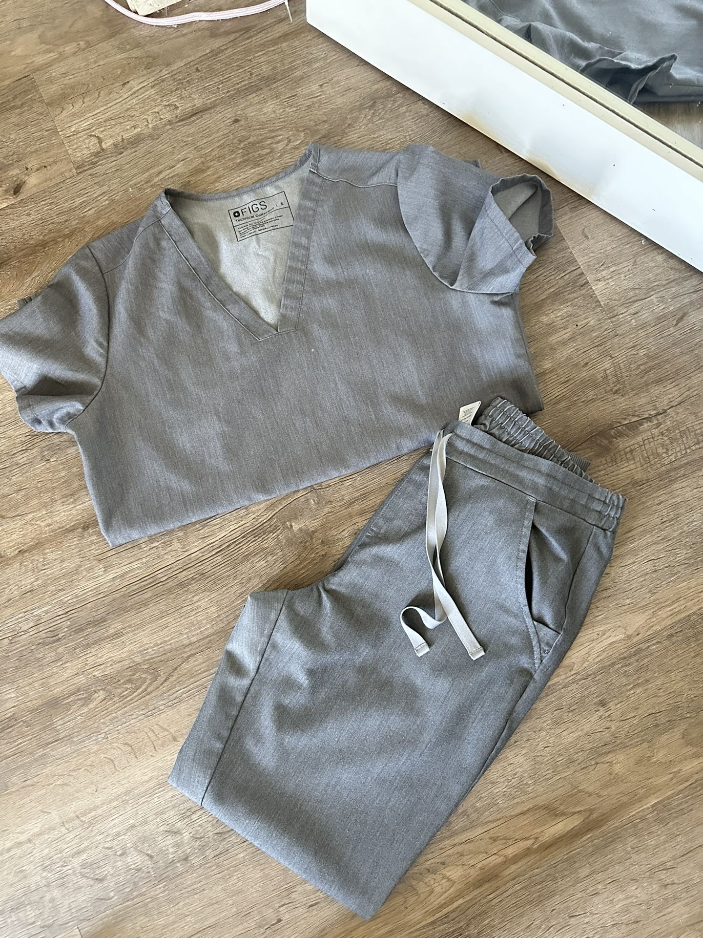 FIGS scrubs Size Small
