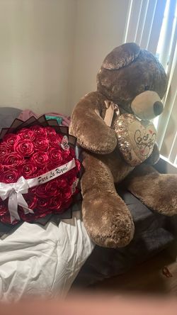 Huge Teddy Bear And Bouquet