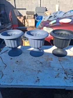 Set of 3 Plastic Urn Planters