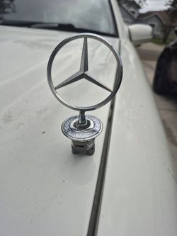 Mercedes emblem