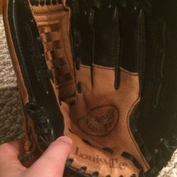Louisville Slugger baseball glove