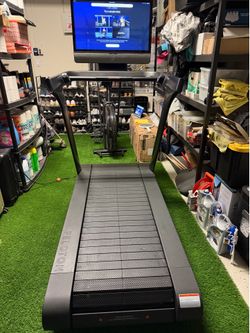 Peloton Tread + 2019 Treadmill Model HD 32” Touchscreen