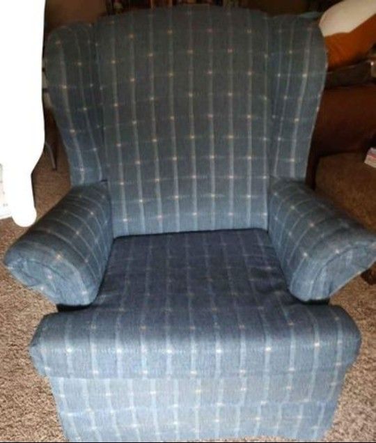 Chair Plaid Blue In Beautiful Condition looking like new. Please read description