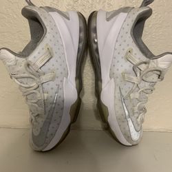 Lebron XVIII 13 Low white Metallic 831925-100 