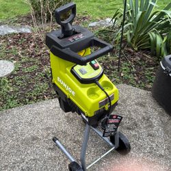 Sun Joe Corded Wood Chipper Shredder and Waste Shredding Machine with Collection Bag