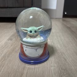 Star Wars Grogu Baby Yoda Snow Globe – Collectible