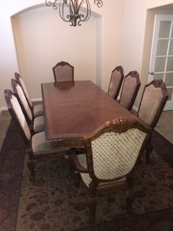 Dining Room Table with 8 Chairs!