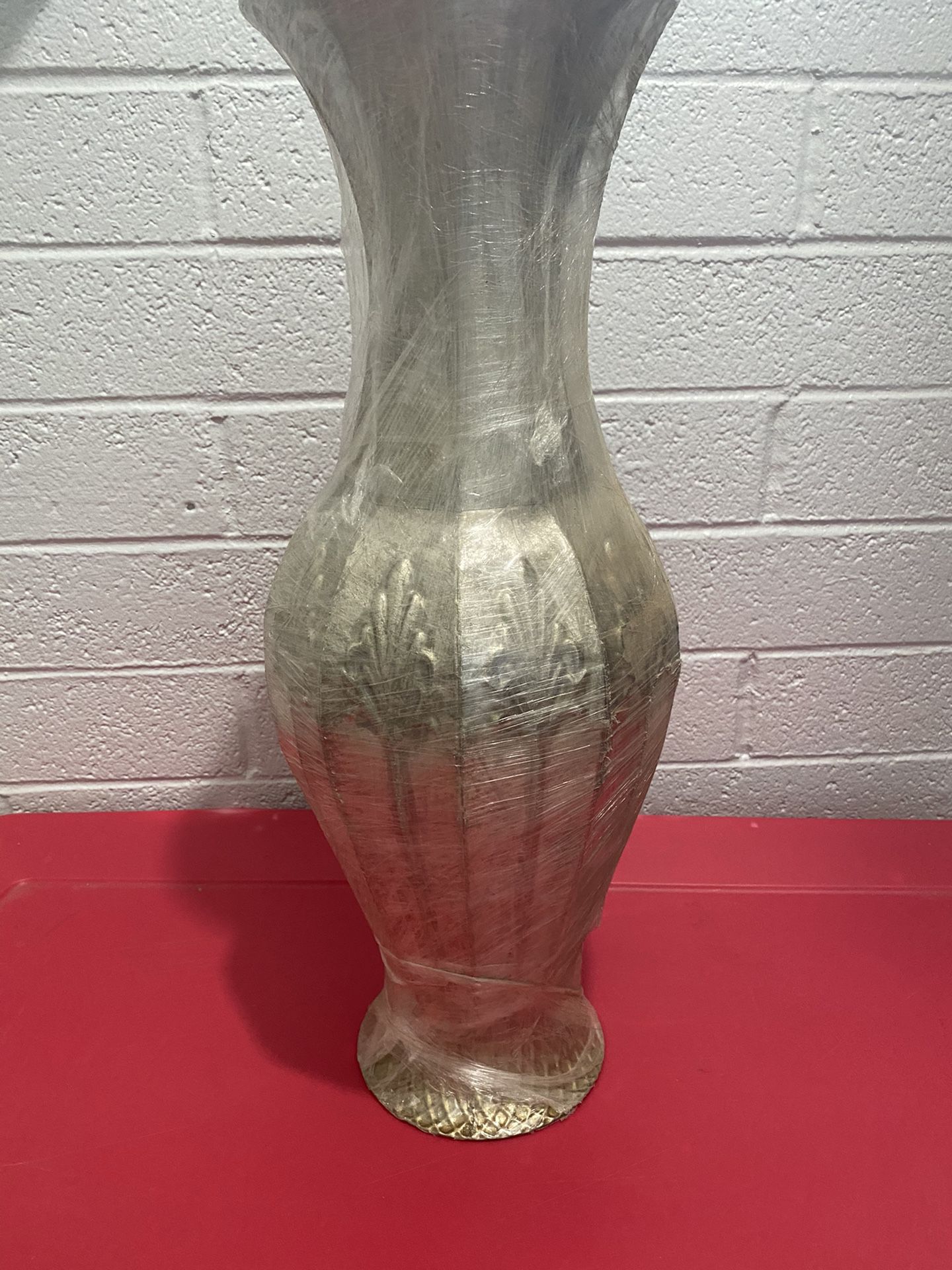 Vase large metal