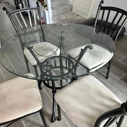 Dinning Set Plus 2 Bar Stools