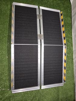 4FT Wheelchair Ramp, 48" L x 29" W Threshold Ramps, Non-Skid Portable Foldable Wheelchair Ramps for Steps