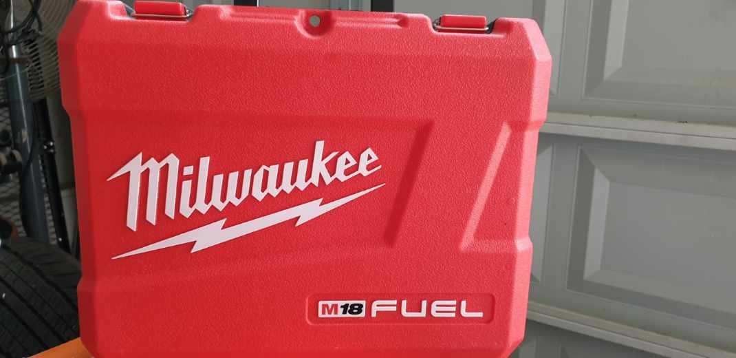 Milwaukee M18 Fuel 1.2" Hammer Drill/Driver Kit