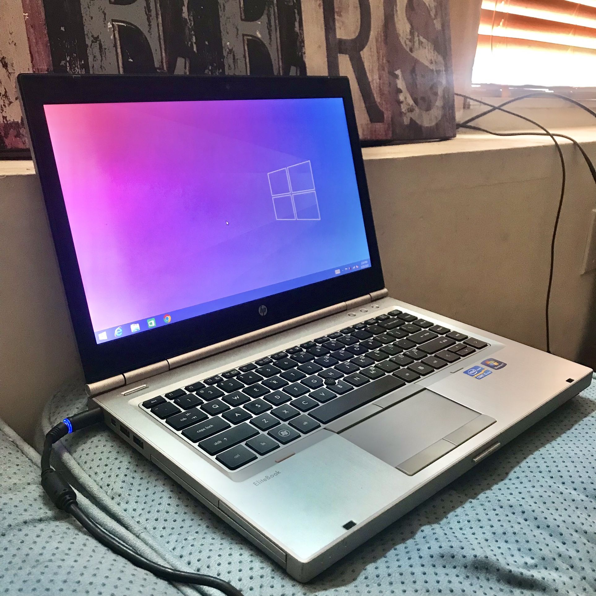 HP EliteBook 2.5GHz Core i5 - 8GB RAM- 1TB Laptop Computer