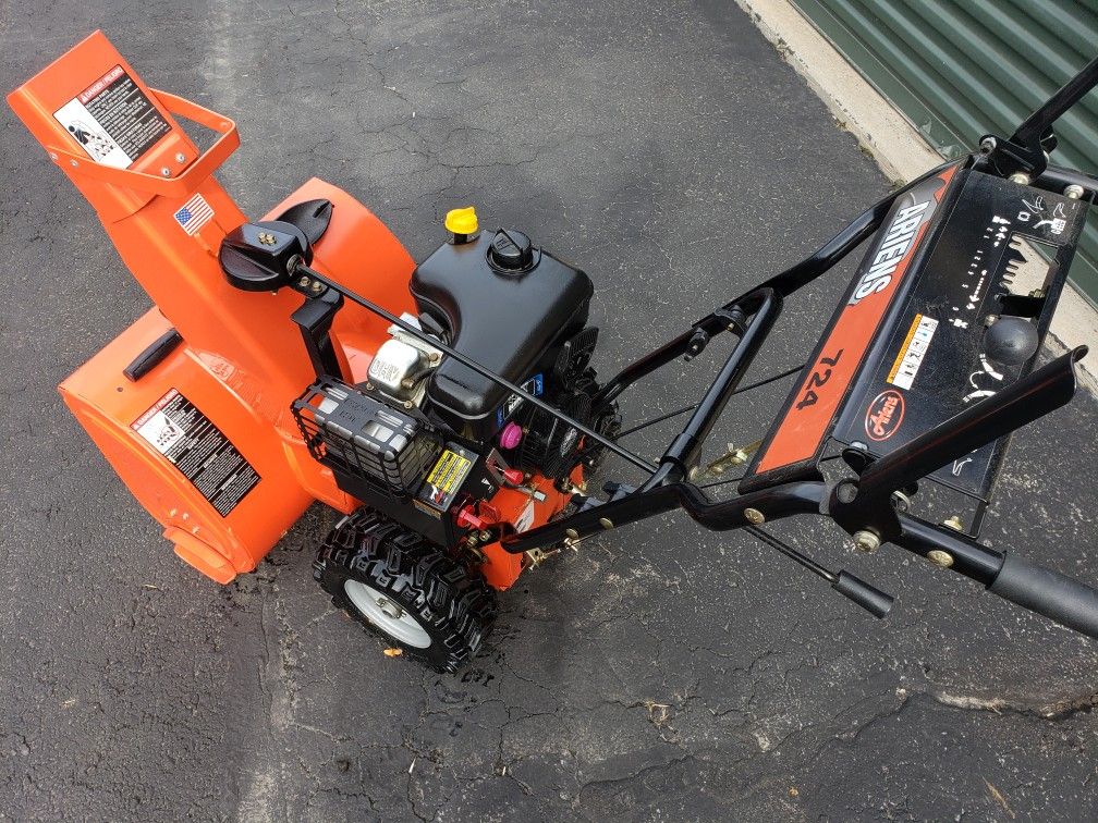 MINT Ariens 724 HEAVY DUTY 2 stage Snow Blower Electric Start