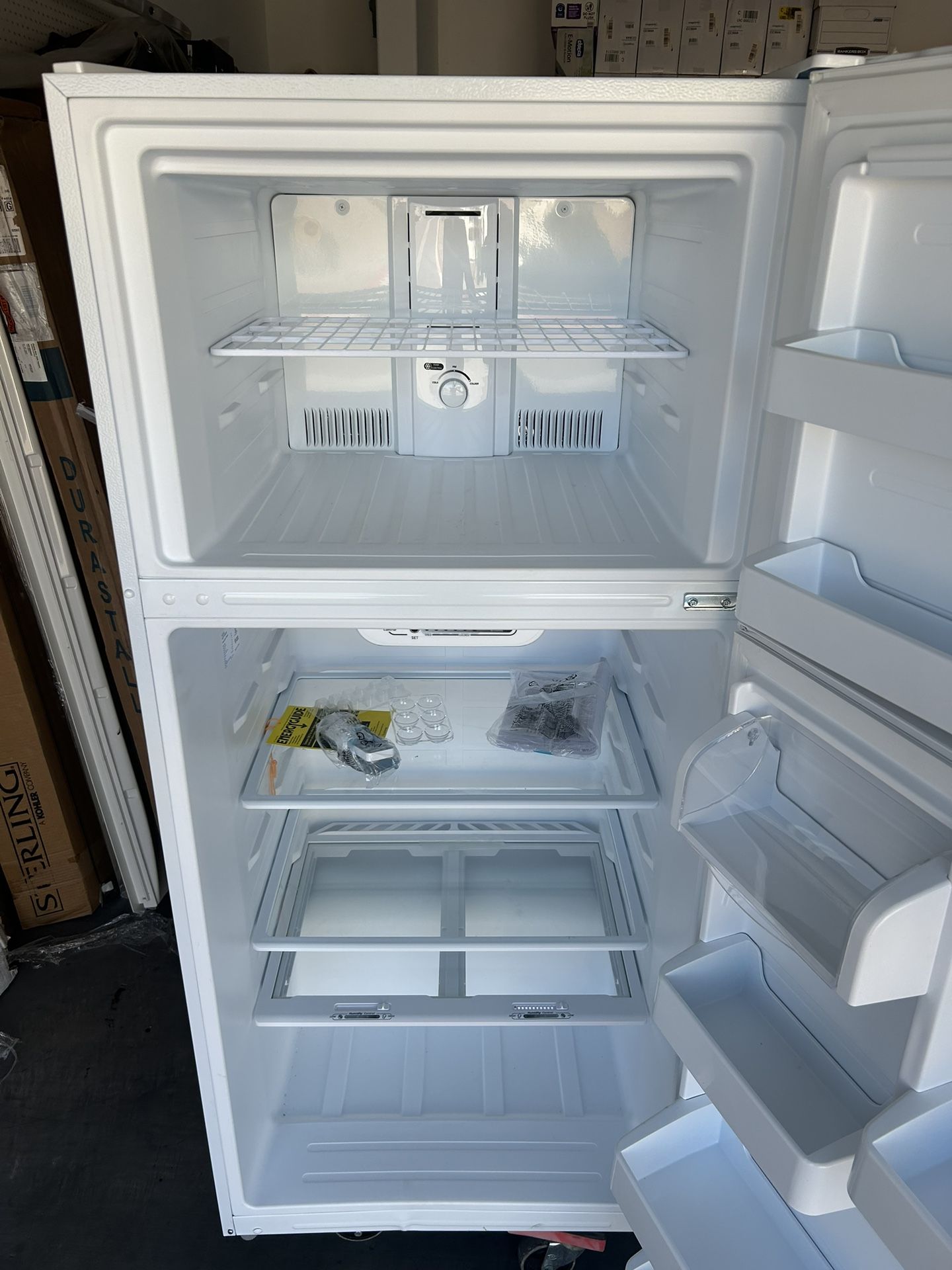 Vissani 18 cu. ft. Top Freezer Refrigerator DOE in White