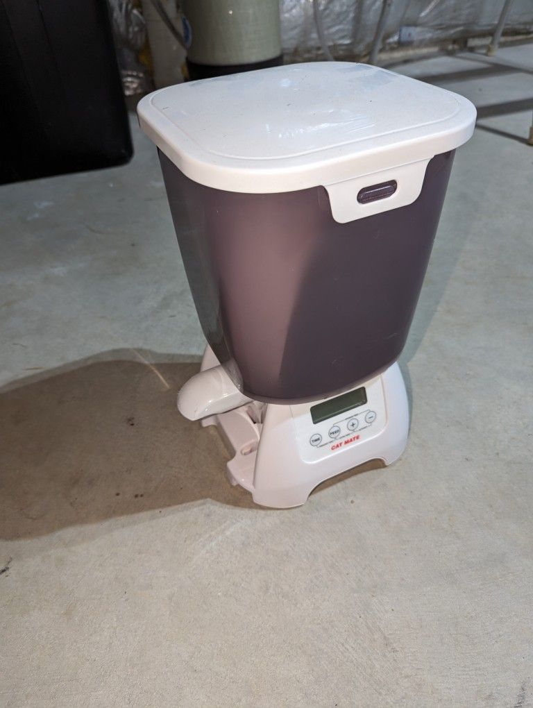Cat Food Dispenser With Timer