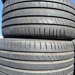 (2) 285/30ZR22 PAIR OF SEMI NEW TIRES PIRELLIS 90% LIFE !