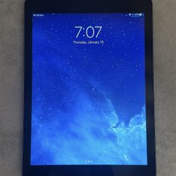 1st Gen iPad , Woks Perfectly!! 