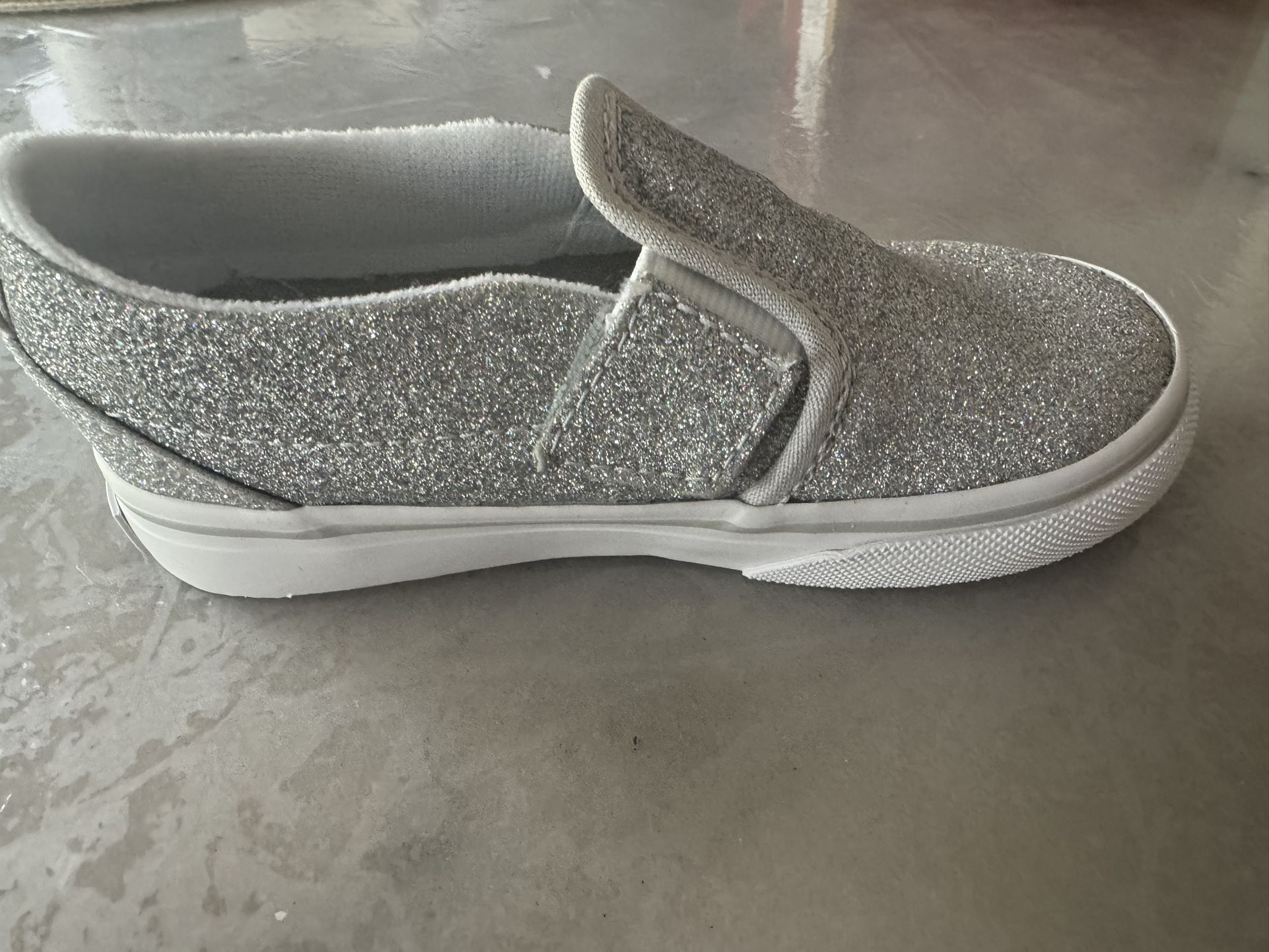 GIRL’S VANS ASHER GLITTER SLIP ON SIZE 9.5