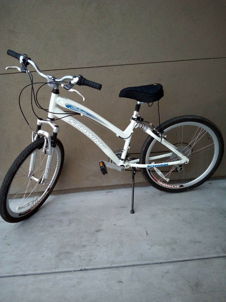 Schwinn Midtown 21 speed Women's