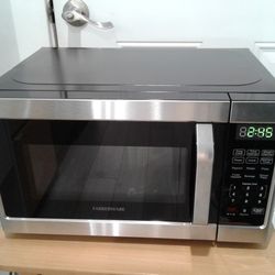 Microwave small size 700 Watts 