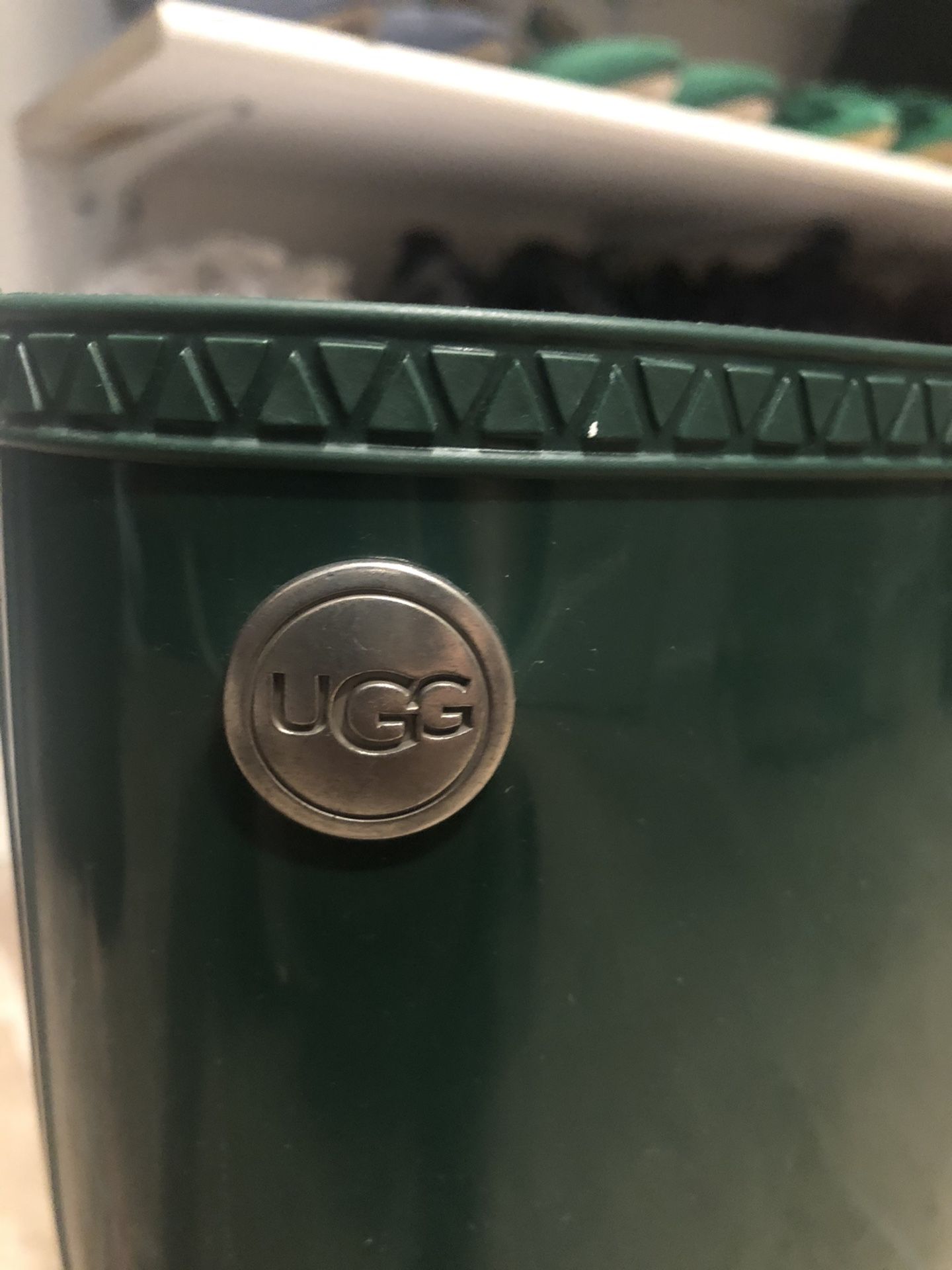 UGG Shaye Rain boot in Green size 7