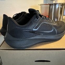 Nike Air Zoom Pegasus 40 All Triple Black Mens Running Shoe SZ10.5