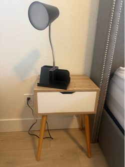 Set of two night stands with lamps